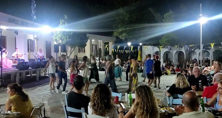 Γλέντησαν με τη ψυχή τους οι ακρίτες του Αγίου Ευστρατίου (photos)