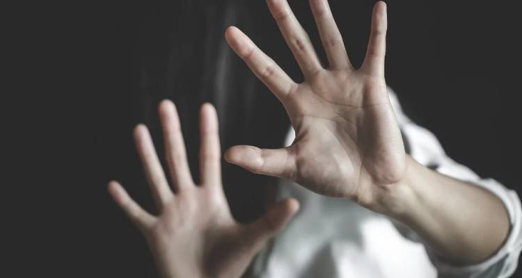 Λάρισα: Καθηγήτρια κατήγγειλε για βιασμό τον προϊστάμενό της - &quot;Αλλες 17 γυναίκες έχουν βρεθεί στη θέση της&quot;