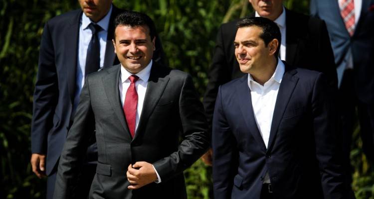 &Tau;&omicron;&nu; &Alpha;&pi;&rho;ί&lambda;&iota;&omicron; &sigma;&chi;&epsilon;&delta;&iota;ά&zeta;&omicron;&upsilon;&nu; &tau;&omicron; &tau;&alpha;&xi;ί&delta;&iota; &tau;&omicron;&upsilon; &Tau;&sigma;ί&pi;&rho;&alpha; &sigma;&tau;&alpha; &Sigma;&kappa;ό&pi;&iota;&alpha;