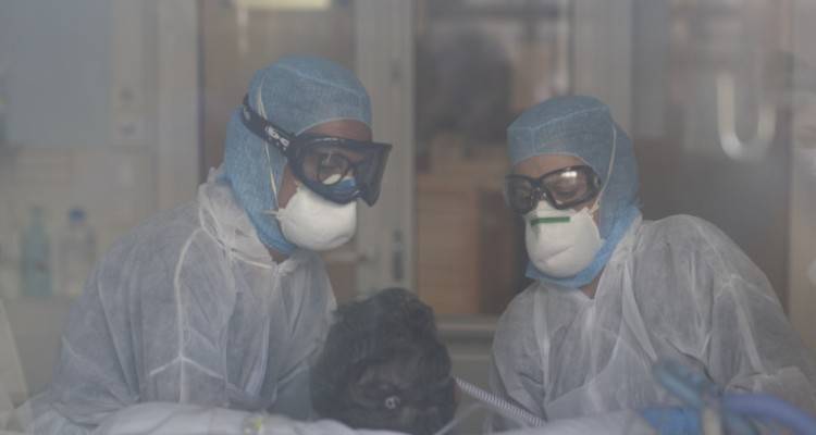 Πέντε μήνες κορωνοϊός: Οσα ξέρουμε για τον ιό -Γιατί εξαπλώθηκε ραγδαία, ο αγώνας για το εμβόλιο