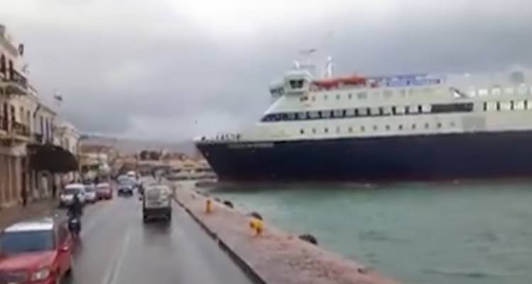&Kappa;&alpha;&rho;έ-&kappa;&alpha;&rho;έ &eta; &sigma;&tau;&iota;&gamma;&mu;ή &tau;&eta;&sigmaf; &pi;&rho;ό&sigma;&kappa;&rho;&omicron;&upsilon;&sigma;&eta;&sigmaf; &tau;&omicron;&upsilon; &laquo;&Nu;ή&sigma;&omicron;&sigmaf; &Mu;ύ&kappa;&omicron;&nu;&omicron;&sigmaf;&raquo; &sigma;&tau;&omicron; &lambda;&iota;&mu;ά&nu;&iota; &tau;&eta;&sigmaf; &Chi;ί&omicron;&upsilon; (video)