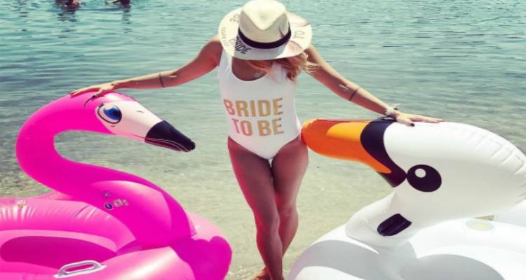 &Nu;&alpha;&tau;ά&sigma;&alpha; &Sigma;&kappa;&alpha;&phi;&iota;&delta;ά: &Tau;&omicron; bachelor party &sigma;&tau;&eta; &Lambda;ή&mu;&nu;&omicron; &lambda;ί&gamma;&omicron; &pi;&rho;&iota;&nu; &tau;&omicron;&nu; &gamma;ά&mu;&omicron; &tau;&eta;&sigmaf; &mu;&epsilon; &tau;&omicron;&nu; &Gamma;&iota;ά&nu;&nu;&eta; &Beta;&alpha;&rho;&delta;ή (photos)