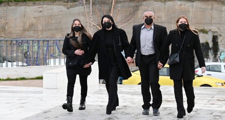 &Epsilon;&iota;&kappa;ό&nu;&alpha;-&mu;ή&nu;&upsilon;&mu;&alpha; &gamma;&iota;&alpha; &tau;&omicron; &epsilon;&lambda;&lambda;&eta;&nu;&iota;&kappa;ό MeToo: &Mu;&iota;&alpha; &gamma;&rho;&omicron;&theta;&iota;ά &eta; &omicron;&iota;&kappa;&omicron;&gamma;έ&nu;&epsilon;&iota;&alpha; &tau;&omicron;&upsilon; &theta;ύ&mu;&alpha;&tau;&omicron;&sigmaf; &sigma;&tau;&omicron; &delta;&iota;&kappa;&alpha;&sigma;&tau;ή&rho;&iota;&omicron;