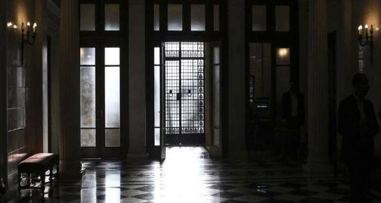 &Mu;&epsilon; &kappa;&omicron;&mu;&mu;έ&nu;&eta; &tau;&eta;&nu; &alpha;&nu;ά&sigma;&alpha; &pi;&epsilon;&rho;&iota;&mu;έ&nu;&omicron;&upsilon;&nu; &sigma;&tau;&omicron; &Mu;&alpha;&xi;ί&mu;&omicron;&upsilon; &tau;&eta;&nu; &alpha;&pi;ό&phi;&alpha;&sigma;&eta; &tau;&omicron;&upsilon; &Sigma;&tau;&Epsilon; &gamma;&iota;&alpha; &tau;&iota;&sigmaf; ά&delta;&epsilon;&iota;&epsilon;&sigmaf;