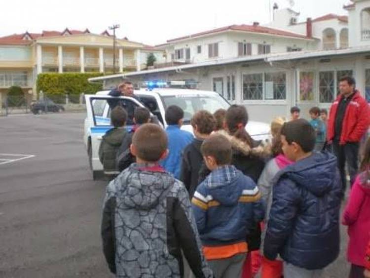 &Eta; &alpha;&sigma;&tau;&upsilon;&nu;&omicron;&mu;ί&alpha; &sigma;&tau;&omicron; 2&omicron; &Delta;&eta;&mu;&omicron;&tau;&iota;&kappa;ό &Sigma;&chi;&omicron;&lambda;&epsilon;ί&omicron; &Mu;ύ&rho;&iota;&nu;&alpha;&sigmaf;