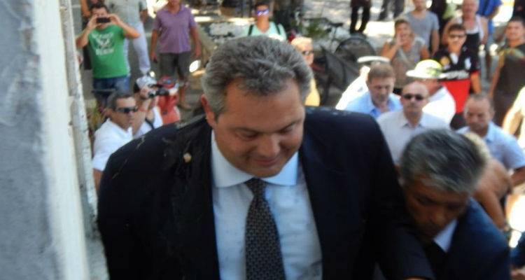 &Mu;&epsilon; &alpha;&upsilon;&gamma;ά &upsilon;&pi;&omicron;&delta;έ&chi;&theta;&eta;&kappa;&alpha;&nu; &tau;&omicron;&nu; &Pi;ά&nu;&omicron; &Kappa;&alpha;&mu;&mu;έ&nu;&omicron; &sigma;&tau;&eta;&nu; &Kappa;&omega; (video)