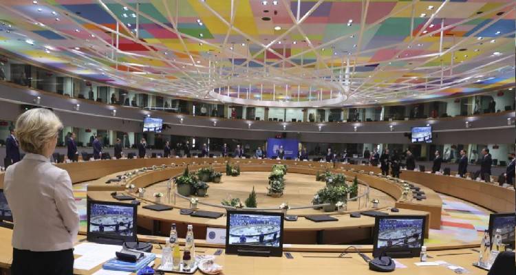 &Eta; &lambda;ύ&sigma;&eta; &pi;&omicron;&upsilon; &sigma;&upsilon;&zeta;&eta;&tau;ά &eta; &Epsilon;&upsilon;&rho;ώ&pi;&eta; &gamma;&iota;&alpha; &tau;&eta; &chi;&rho;&eta;&mu;&alpha;&tau;&omicron;&delta;ό&tau;&eta;&sigma;&eta; &tau;&omega;&nu; &alpha;&upsilon;&xi;ή&sigma;&epsilon;&omega;&nu; &sigma;&tau;&omicron; &rho;&epsilon;ύ&mu;&alpha; | &Kappa;&omicron;&nu;&tau;ά &sigma;&tau;&eta;&nu; &pi;&rho;ό&tau;&alpha;&sigma;&eta; &Mu;&eta;&tau;&sigma;&omicron;&tau;ά&kappa;&eta;