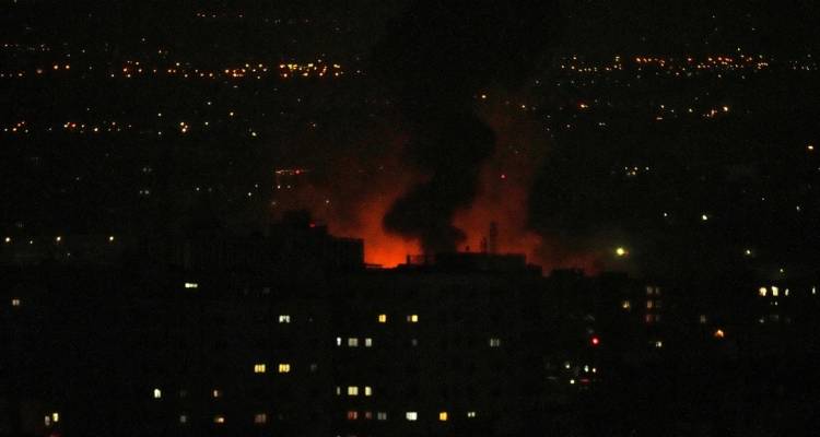 &Mu;&pi;&omicron;&rho;&omicron;ύ&mu;&epsilon; &nu;&alpha; &sigma;&upsilon;&nu;&epsilon;&chi;ί&sigma;&omicron;&upsilon;&mu;&epsilon; &gamma;&iota;&alpha; &laquo;&tau;&omicron;&upsilon;&lambda;ά&chi;&iota;&sigma;&tau;&omicron;&nu; έ&xi;&iota; &mu;ή&nu;&epsilon;&sigmaf;&raquo; &tau;&omicron;&nu; &sigma;&phi;&omicron;&delta;&rho;ό &pi;ό&lambda;&epsilon;&mu;&omicron;, &lambda;έ&epsilon;&iota; &tau;&omicron; &Iota;&rho;ά&nu; -&Nu;έ&omicron; &kappa;ύ&mu;&alpha; &epsilon;&pi;&iota;&theta;έ&sigma;&epsilon;&omega;&nu; &sigma;&tau;&iota;&sigmaf; &chi;ώ&rho;&epsilon;&sigmaf; &tau;&eta;&sigmaf; &Kappa;ό&lambda;&pi;&omicron;&upsilon;