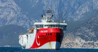 &Alpha;&mu;&epsilon;&tau;&alpha;&nu;ό&eta;&tau;&alpha; &pi;&rho;&omicron;&kappa;&lambda;&eta;&tau;&iota;&kappa;ή &eta; &Tau;&omicron;&upsilon;&rho;&kappa;ί&alpha; | &Tau;&omicron; &theta;&rho;ί&lambda;&epsilon;&rho; &mu;&epsilon; &tau;&omicron; Oruc Reis &sigma;&tau;&omicron; &Kappa;&alpha;&sigma;&tau;&epsilon;&lambda;&lambda;ό&rho;&iota;&zeta;&omicron;, &kappa;&rho;ί&sigma;&iota;&mu;&eta; &eta; &epsilon;&beta;&delta;&omicron;&mu;ά&delta;&alpha;