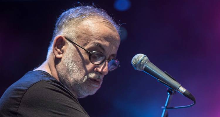 Πέθανε ο Θάνος Μικρούτσικος