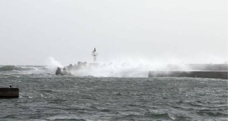 Έντονα καιρικά φαινόμενα στη δυτική Λέσβο | Ζημιές σε σπίτια, μαγαζιά και αυτοκίνητα