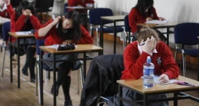 &Kappa;&omicron;&rho;&omicron;&nu;&omicron;ϊό&sigmaf;: &Mu;&epsilon;&tau;ά &alpha;&pi;ό έ&nu;&tau;&omicron;&nu;&epsilon;&sigmaf; &pi;&iota;έ&sigma;&epsilon;&iota;&sigmaf; &eta; &kappa;&upsilon;&beta;έ&rho;&nu;&eta;&sigma;&eta; &Tau;&zeta;ό&nu;&sigma;&omicron;&nu; &alpha;&pi;&omicron;&phi;ά&sigma;&iota;&sigma;&epsilon; &nu;&alpha; &kappa;&lambda;&epsilon;ί&sigma;&omicron;&upsilon;&nu; &epsilon;&pi;΄ &alpha;ό&rho;&iota;&sigma;&tau;&omicron;&nu; &kappa;&alpha;&iota; &tau;&alpha; &sigma;&chi;&omicron;&lambda;&epsilon;ί&alpha;