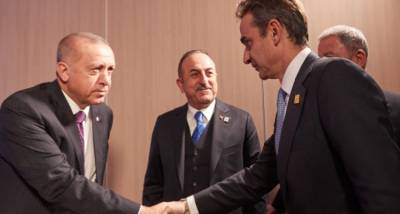 &Mu;&epsilon; &kappa;&iota;&nu;ή&sigma;&epsilon;&iota;&sigmaf; &omicron;&upsilon;&sigma;ί&alpha;&sigmaf; &alpha;&pi;&alpha;&nu;&tau;ά &eta; &Alpha;&theta;ή&nu;&alpha; &sigma;&tau;&iota;&sigmaf; &tau;&omicron;&upsilon;&rho;&kappa;&iota;&kappa;έ&sigmaf; &pi;&rho;&omicron;&kappa;&lambda;ή&sigma;&epsilon;&iota;&sigmaf; | &laquo;&Delta;&epsilon;&nu; &epsilon;&phi;&eta;&sigma;&upsilon;&chi;ά&zeta;&omicron;&upsilon;&mu;&epsilon;, &alpha;&lambda;&lambda;ά &delta;&epsilon;&nu; &pi;&alpha;&rho;&alpha;&sigma;&upsilon;&rho;ό&mu;&alpha;&sigma;&tau;&epsilon;&raquo;