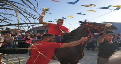 &Phi;&omega;&tau;ό: &Chi;&rho;&iota;&sigma;&tau;&iota;ά&nu;&alpha; &Kappa;&alpha;&lambda;&omicron;&gamma;ή&rho;&omicron;&upsilon;