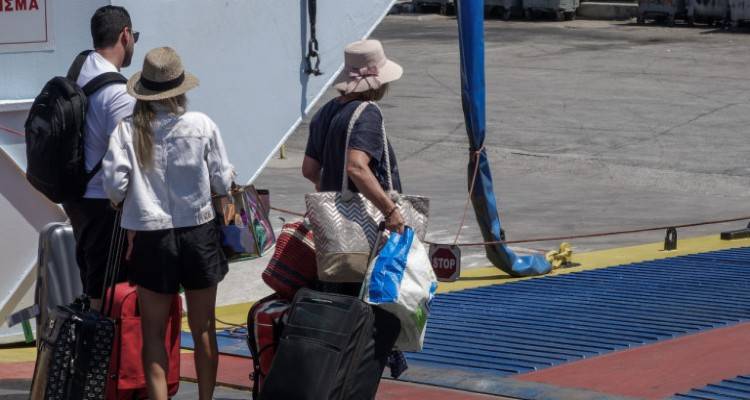 Τουρισμός-κορωνοϊός: Με θερμομέτρηση στα πλοία, υποχρεωτικά μάσκα | Ολοι οι κανόνες για το ταξίδι