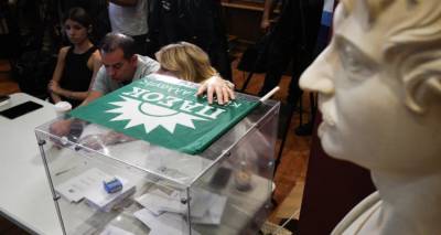 &Pi;&Alpha;&Sigma;&Omicron;&Kappa;: Ό&lambda;&alpha; &tau;&alpha; &omicron;&nu;ό&mu;&alpha;&tau;&alpha; &kappa;&alpha;&iota; &omicron;&iota; &sigma;&tau;&alpha;&upsilon;&rho;&omicron;ί &sigma;&tau;&eta; &nu;έ&alpha; &Kappa;&epsilon;&nu;&tau;&rho;&iota;&kappa;ή &Epsilon;&pi;&iota;&tau;&rho;&omicron;&pi;ή, &pi;&rho;ώ&tau;&omicron;&sigmaf; &omicron; &Lambda;&epsilon;&upsilon;&tau;έ&rho;&eta;&sigmaf; &Kappa;&alpha;&rho;&chi;&iota;&mu;ά&kappa;&eta;&sigmaf;