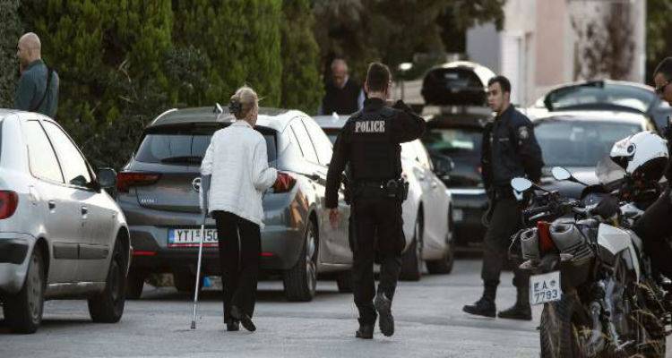 A&nu;&alpha;&tau;&rho;&omicron;&pi;ή &mu;&epsilon; &tau;&eta;&nu; &omicron;&iota;&kappa;&omicron;&gamma;&epsilon;&nu;&epsilon;&iota;&alpha;&kappa;ή &tau;&rho;&alpha;&gamma;&omega;&delta;ί&alpha; &sigma;&tau;&omicron; &Mu;&alpha;&rho;&kappa;ό&pi;&omicron;&upsilon;&lambda;&omicron;: &Eta; 17&chi;&rho;&omicron;&nu;&eta; &pi;ή&gamma;&epsilon; &nu;&alpha; &sigma;ώ&sigma;&epsilon;&iota; &tau;&eta; &mu;&eta;&tau;έ&rho;&alpha; &tau;&eta;&sigmaf; &kappa;&alpha;&iota; &alpha;&upsilon;&tau;ή &tau;&eta;&nu; έ&sigma;&phi;&alpha;&xi;&epsilon;