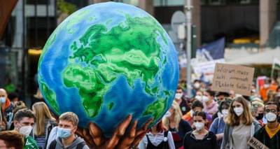 &Beta;&rho;&epsilon;&tau;&alpha;&nu;ί&alpha; : &ldquo;&Eta; &sigma;ύ&nu;&omicron;&delta;&omicron;&sigmaf; COP26 &gamma;&iota;&alpha; &tau;&omicron; &kappa;&lambda;ί&mu;&alpha; &epsilon;ί&nu;&alpha;&iota; &eta; &sigma;&tau;&iota;&gamma;&mu;ή &tau;&eta;&sigmaf; &alpha;&lambda;ή&theta;&epsilon;&iota;&alpha;&sigmaf;&rdquo;, &upsilon;&pi;&omicron;&gamma;&rho;&alpha;&mu;&mu;ί&zeta;&epsilon;&iota; &omicron; &Mu;&pi;ό&rho;&iota;&sigmaf; &Tau;&zeta;ό&nu;&sigma;&omicron;&nu;