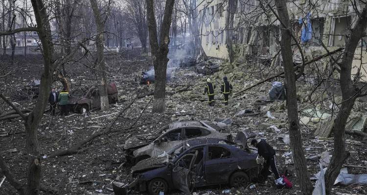 &Omicron;&upsilon;&kappa;&rho;&alpha;&nu;ί&alpha;: &Delta;&iota;&pi;&lambda;&omega;&mu;&alpha;&tau;&iota;&kappa;ό &theta;&rho;ί&lambda;&epsilon;&rho; &mu;&epsilon;&tau;ά &tau;&omicron; &pi;&rho;&omicron;&sigma;&chi;έ&delta;&iota;&omicron; &sigma;&upsilon;&mu;&phi;&omega;&nu;ί&alpha;&sigmaf; 15 &sigma;&eta;&mu;&epsilon;ί&omega;&nu;, &sigma;&tau;&eta; &sigma;&kappa;&iota;ά &tau;&eta;&sigmaf; &phi;&rho;ί&kappa;&eta;&sigmaf; &tau;&omega;&nu; &beta;&omicron;&mu;&beta;&alpha;&rho;&delta;&iota;&sigma;&mu;ώ&nu;