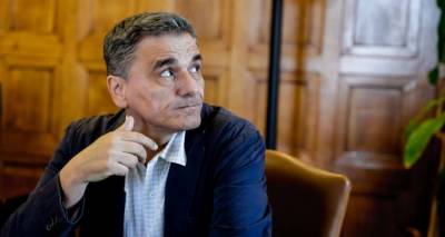 &Sigma;&tau;&eta; &Beta;&omicron;&upsilon;&lambda;ή &tau;&omicron; &sigma;&upsilon;&mu;&pi;&lambda;&eta;&rho;&omega;&mu;&alpha;&tau;&iota;&kappa;ό &Mu;&nu;&eta;&mu;ό&nu;&iota;&omicron;: &Kappa;ό&beta;&omicron;&upsilon;&nu; &tau;&rho;&epsilon;&iota;&sigmaf; &sigma;&upsilon;&nu;&tau;ά&xi;&epsilon;&iota;&sigmaf;, &delta;ί&nu;&omicron;&upsilon;&nu; &mu;&iota;&alpha;