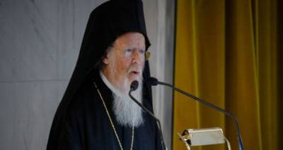 &Sigma;&tau;&eta;&nu; &Alpha;&theta;ή&nu;&alpha; &epsilon;&kappa;&tau;ά&kappa;&tau;&omega;&sigmaf; &alpha;&nu;&tau;&iota;&pi;&rho;&omicron;&sigma;&omega;&pi;&epsilon;ί&alpha; &tau;&omicron;&upsilon; &Omicron;&iota;&kappa;&omicron;&upsilon;&mu;&epsilon;&nu;&iota;&kappa;&omicron;ύ &Pi;&alpha;&tau;&rho;&iota;&alpha;&rho;&chi;&epsilon;ί&omicron;&upsilon;