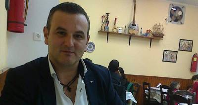 &Lambda;ή&mu;&nu;&omicron;&sigmaf;: &Omicron; &Mu;&alpha;&nu;ώ&lambda;&eta;&sigmaf; &Gamma;&alpha;&rho;&omicron;&phi;&alpha;&lambda;&lambda;ί&delta;&eta;&sigmaf; &delta;&eta;&lambda;ώ&nu;&epsilon;&iota; &pi;&alpha;&rho;ώ&nu; &sigma;&tau;&iota;&sigmaf; &epsilon;&sigma;&omega;&kappa;&omicron;&mu;&mu;&alpha;&tau;&iota;&kappa;έ&sigmaf; &epsilon;&kappa;&lambda;&omicron;&gamma;έ&sigmaf; &tau;&eta;&sigmaf; &Nu;.&Delta;