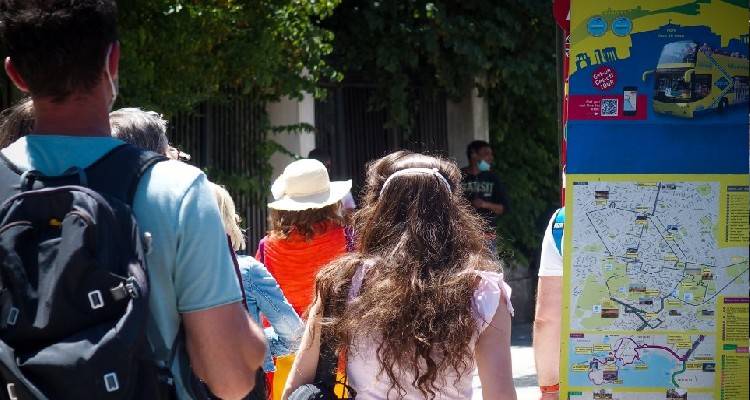 Κορωνοϊός: Η Ευρώπη επανέρχεται σταδιακά στην κανονικότητα | Ο «χάρτης» των χωρών - Ποιοι περιορισμοί αίρονται