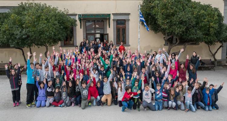 &Eta; &Epsilon;&theta;&nu;&iota;&kappa;ή &Nu;&epsilon;&alpha;&nu;ί&delta;&omega;&nu; &chi;ά&nu;&tau;&mu;&pi;&omicron;&lambda; &epsilon;&pi;&iota;&sigma;&kappa;έ&phi;&theta;&eta;&kappa;&epsilon; &sigma;&chi;&omicron;&lambda;&epsilon;ί&alpha; &tau;&eta;&sigmaf; &Mu;ύ&rho;&iota;&nu;&alpha;&sigmaf; (photos)