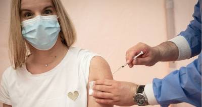 &Epsilon;&mu;&beta;ό&lambda;&iota;&alpha; Pfizer &kappa;&alpha;&iota; Moderna: &Alpha;&nu;&omicron;ί&gamma;&omicron;&upsilon;&nu; &kappa;&alpha;&iota; &gamma;&iota;&alpha; &tau;&omicron;&upsilon;&sigmaf; 18-29