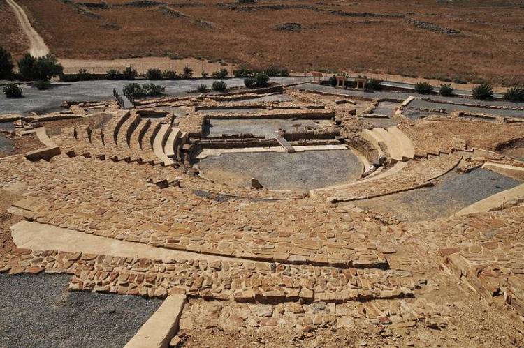 &Eta; ώ&rho;&alpha; &tau;&eta;&sigmaf; &laquo;&Phi;&iota;&lambda;&tau;ά&tau;&eta;&sigmaf; &Phi;&iota;&lambda;ό&xi;&epsilon;&nu;&omicron;&sigmaf; &Lambda;ή&mu;&nu;&omicron;&sigmaf; | &Alpha;&nu;&alpha;&phi;&omicron;&rho;ά &kappa;&alpha;&iota; &sigma;&tau;&eta;&nu; &laquo;&Alpha;&upsilon;&gamma;ή&raquo;