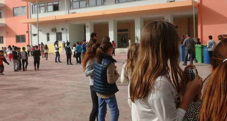 &Omicron; &upsilon;&pi;&omicron;&upsilon;&rho;&gamma;ό&sigmaf; &Pi;&alpha;&iota;&delta;&epsilon;ί&alpha;&sigmaf; &alpha;&pi;&alpha;&gamma;&omicron;&rho;&epsilon;ύ&epsilon;&iota; &sigma;&tau;&omicron;&upsilon;&sigmaf; &mu;&alpha;&theta;&eta;&tau;έ&sigmaf; &nu;&alpha; έ&chi;&omicron;&upsilon;&nu; &kappa;&iota;&nu;&eta;&tau;ά &tau;&eta;&lambda;έ&phi;&omega;&nu;&alpha; &sigma;&tau;&omicron; &sigma;&chi;&omicron;&lambda;&epsilon;ί&omicron;