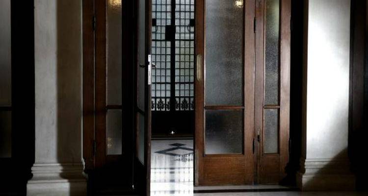 &Tau;&omicron; &pi;&alpha;&kappa;έ&tau;&omicron; &mu;έ&tau;&rho;&omega;&nu; &alpha;&pi;ό &tau;&omicron;&upsilon;&sigmaf; &theta;&epsilon;&sigma;&mu;&omicron;ύ&sigmaf;: &Tau;&iota; &alpha;&pi;&alpha;&iota;&tau;&omicron;ύ&nu; &gamma;&iota;&alpha; &alpha;&phi;&omicron;&rho;&omicron;&lambda;ό&gamma;&eta;&tau;&omicron; &kappa;&alpha;&iota; &sigma;&upsilon;&nu;&tau;ά&xi;&epsilon;&iota;&sigmaf;