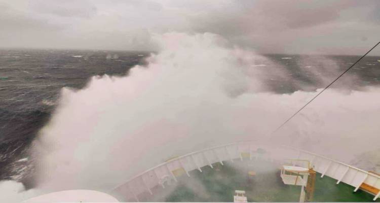 &laquo;&Theta;&eta;&rho;ί&omicron;&raquo; &sigma;&tau;&eta; &theta;&upsilon;&mu;&omega;&mu;έ&nu;&eta; &theta;ά&lambda;&alpha;&sigma;&sigma;&alpha; | &Sigma;&upsilon;&gamma;&kappa;&lambda;&omicron;&nu;&iota;&sigma;&tau;&iota;&kappa;ό &beta;ί&nu;&tau;&epsilon;&omicron; &tau;&omicron;&upsilon; Ro/Ro &laquo;&Theta;&Alpha;&Lambda;&Alpha;&Sigma;&Sigma;&Iota;&Tau;&Eta;&Sigma;&raquo; &epsilon;&nu; &mu;έ&sigma;&omega; &kappa;&alpha;&kappa;&omicron;&kappa;&alpha;&iota;&rho;ί&alpha;&sigmaf; &sigma;&tau;&eta; &Lambda;ή&mu;&nu;&omicron;