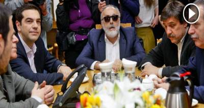 &Tau;&sigma;ί&pi;&rho;&alpha;&sigmaf;: &Pi;&rho;&omicron;&sigma;&lambda;&alpha;&mu;&beta;ά&nu;&omicron;&nu;&tau;&alpha;&iota; 4.500 &gamma;&iota;&alpha;&tau;&rho;&omicron;ί &kappa;&alpha;&iota; &nu;&omicron;&sigma;&eta;&lambda;&epsilon;&upsilon;&tau;έ&sigmaf;