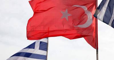 &Alpha;&nu;&epsilon;&beta;ά&zeta;&epsilon;&iota; &tau;&omicron;&upsilon;&sigmaf; &tau;ό&nu;&omicron;&upsilon;&sigmaf; &eta; &Tau;&omicron;&upsilon;&rho;&kappa;ί&alpha; &mu;&epsilon;&tau;ά &tau;&eta;&nu; &epsilon;&lambda;&lambda;&eta;&nu;&omicron;&gamma;&alpha;&lambda;&lambda;&iota;&kappa;ή &sigma;&upsilon;&mu;&phi;&omega;&nu;ί&alpha; | &Tau;&alpha; &epsilon;&pi;ό&mu;&epsilon;&nu;&alpha; &delta;&iota;&pi;&lambda;&omega;&mu;&alpha;&tau;&iota;&kappa;ά &beta;ή&mu;&alpha;&tau;&alpha; &tau;&eta;&sigmaf; &Epsilon;&lambda;&lambda;ά&delta;&alpha;&sigmaf;