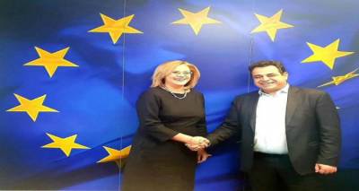 &Eta; &nu;&eta;&sigma;&iota;&omega;&tau;&iota;&kappa;ό&tau;&eta;&tau;&alpha; &sigma;&tau;&omicron; &epsilon;&pi;ί&kappa;&epsilon;&nu;&tau;&rho;&omicron; | &Sigma;&upsilon;&nu;ά&nu;&tau;&eta;&sigma;&eta; &Sigma;&alpha;&nu;&tau;&omicron;&rho;&iota;&nu;&iota;&omicron;ύ &mu;&epsilon; &tau;&eta;&nu; &Epsilon;&pi;ί&tau;&rho;&omicron;&pi;&omicron; &Sigma;&upsilon;&nu;&omicron;&chi;ή&sigmaf; Corina Creţu