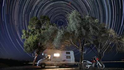 Camper Life: έ&tau;&sigma;&iota; &lambda;έ&gamma;&epsilon;&tau;&alpha;&iota; &tau;&omicron; &xi;&epsilon;&nu;&omicron;&delta;&omicron;&chi;&epsilon;ί&omicron; &tau;&omicron;&upsilon; &Lambda;&eta;&mu;&nu;&iota;&omicron;ύ &phi;&omega;&tau;&omicron;&gamma;&rho;ά&phi;&omicron;&upsilon; &Lambda;&omicron;&upsilon;&kappa;ά &Chi;&alpha;&psi;ή &kappa;&alpha;&iota; &epsilon;ί&nu;&alpha;&iota; &pi;&omicron;&lambda;&lambda;ώ&nu; &alpha;&sigma;&tau;έ&rho;&omega;&nu; (photos)