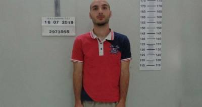 &Delta;&omicron;&lambda;&omicron;&phi;&omicron;&nu;ί&alpha; &Alpha;&mu;&epsilon;&rho;&iota;&kappa;&alpha;&nu;ί&delta;&alpha;&sigmaf; &beta;&iota;&omicron;&lambda;ό&gamma;&omicron;&upsilon;: &Eta; &laquo;&sigma;&upsilon;&gamma;&gamma;&nu;ώ&mu;&eta;&raquo; &alpha;&pi;ό &tau;&omicron;&nu; &pi;&alpha;&tau;έ&rho;&alpha; &tau;&omicron;&upsilon; &delta;&omicron;&lambda;&omicron;&phi;ό&nu;&omicron;&upsilon;