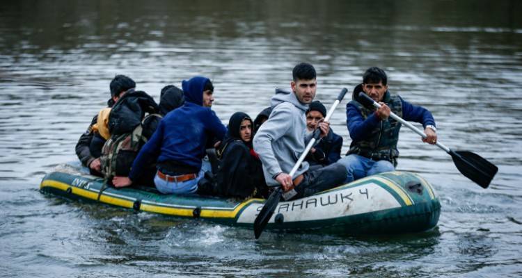 Η Τουρκία προσπαθεί να προωθήσει στην Ελλάδα μετανάστες με κορωνοϊό