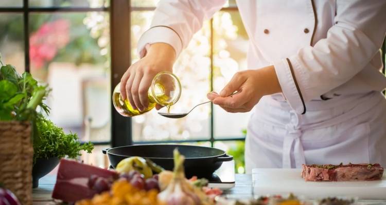 Πασίγνωστος τηλεοπτικός σεφ συνελήφθη για χρέη 350.000 ευρώ στο Δημόσιο