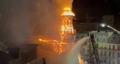&Mu;&epsilon;&gamma;ά&lambda;&eta; &phi;&omega;&tau;&iota;ά &sigma;&tau;&omicron; &delta;&eta;&mu;&alpha;&rho;&chi;&epsilon;ί&omicron; &tau;&omicron;&upsilon; 12&omicron;&upsilon; &delta;&iota;&alpha;&mu;&epsilon;&rho;ί&sigma;&mu;&alpha;&tau;&omicron;&sigmaf; &sigma;&tau;&omicron; &Pi;&alpha;&rho;ί&sigma;&iota; -&Phi;ό&beta;&omicron;&iota; &gamma;&iota;&alpha; &kappa;&alpha;&tau;ά&rho;&rho;&epsilon;&upsilon;&sigma;&eta; &pi;&upsilon;&rho;&gamma;ί&sigma;&kappa;&omicron;&upsilon; [&beta;ί&nu;&tau;&epsilon;&omicron;]