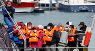 &Beta;&rho;&epsilon;&tau;&alpha;&nu;ί&alpha;: &Eta; &kappa;&upsilon;&beta;έ&rho;&nu;&eta;&sigma;&eta; &sigma;&tau;έ&lambda;&nu;&epsilon;&iota; &mu;&epsilon;&tau;&alpha;&nu;ά&sigma;&tau;&epsilon;&sigmaf; &kappa;&alpha;&iota; &alpha;&iota;&tau;&omicron;ύ&nu;&tau;&epsilon;&sigmaf; ά&sigma;&upsilon;&lambda;&omicron; &sigma;&tau;&eta;&nu; &Rho;&omicron;&upsilon;ά&nu;&tau;&alpha;