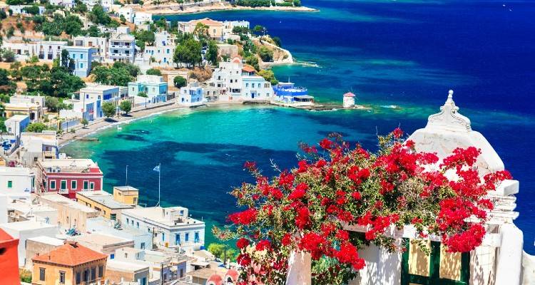 Κοινωνικός Τουρισμός: Πότε ανοίγει η πλατφόρμα, πόσοι θα είναι οι δικαιούχοι | Ακτοπλοϊκά και 5άστερα στο φετινό «μενού»