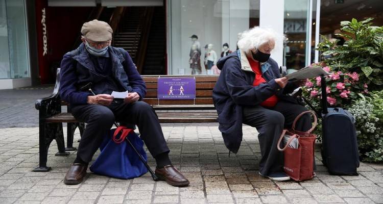 Βρετανία–Κορονοϊός: Κοινωνική αποστασιοποίηση και μάσκες τουλάχιστον μέχρι το φθινόπωρο