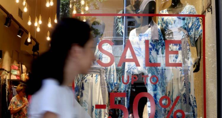 Αυλαία σήμερα για τις ενδιάμεσες εκπτώσεις | Έρχονται «Black Friday» και «Cyber Monday»