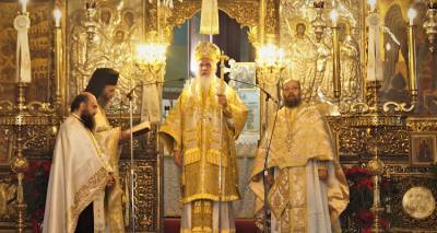 &Iota;.&Nu;. &Alpha;&gamma;ί&alpha;&sigmaf; &Tau;&rho;&iota;ά&delta;&alpha;&sigmaf; &Mu;ύ&rho;&iota;&nu;&alpha;&sigmaf;: &Eta; &pi;&rho;ώ&tau;&eta; &Alpha;&rho;&chi;&iota;&epsilon;&rho;&alpha;&tau;&iota;&kappa;ή &Theta;&epsilon;ί&alpha; &Lambda;&epsilon;&iota;&tau;&omicron;&upsilon;&rho;&gamma;ί&alpha; &gamma;&iota;&alpha; &tau;&omicron; &nu;έ&omicron; έ&tau;&omicron;&sigmaf; (photos)