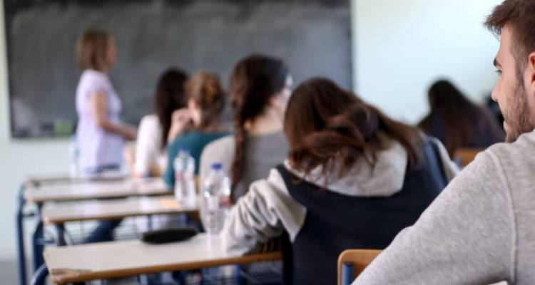 Πανελλαδικές: Τι αλλαγές φέρνει η επαναφορά των συντελεστών βαρύτητας | Πώς θα υπολογίζεται ο βαθμός