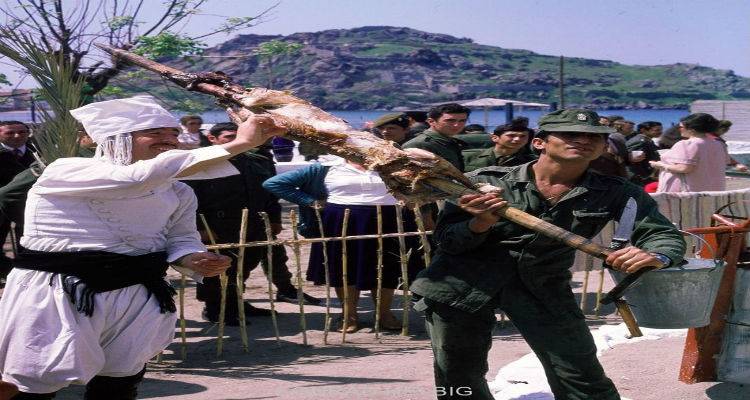 &Lambda;ή&mu;&nu;&omicron;&sigmaf;: Έ&nu;&alpha; &epsilon;&nu;&tau;&upsilon;&pi;&omega;&sigma;&iota;&alpha;&kappa;ό &omicron;&delta;&omicron;&iota;&pi;&omicron;&rho;&iota;&kappa;ό &sigma;&tau;&eta; &delta;&epsilon;&kappa;&alpha;&epsilon;&tau;ί&alpha; &tau;&omicron;&upsilon; 70 (photos)