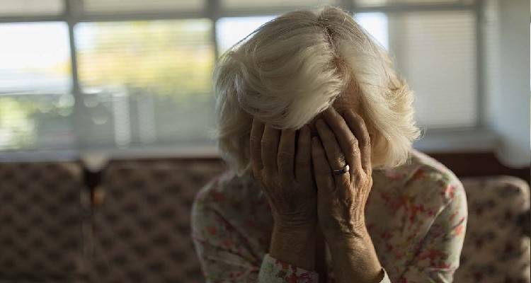 Κατάθλιψη: Η ανεπάρκεια αυτής της βιταμίνης αυξάνει τον κίνδυνο για τους άνω των 50