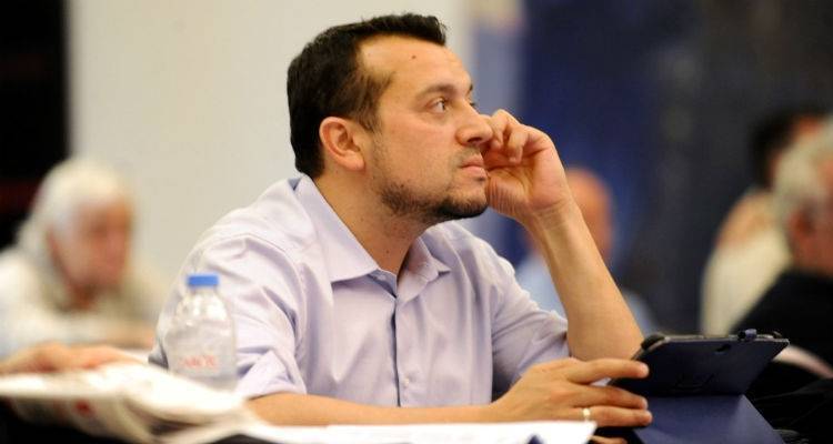 &Nu;έ&omicron; &epsilon;&pi;&epsilon;&iota;&sigma;ό&delta;&iota;&omicron; &sigma;&tau;&eta;&nu; &kappa;ό&nu;&tau;&rho;&alpha; &Pi;&alpha;&pi;&pi;ά-&Kappa;&omega;&nu;&sigma;&tau;&alpha;&nu;&tau;&omicron;&pi;&omicron;ύ&lambda;&omicron;&upsilon; &gamma;&iota;&alpha; &tau;&omicron; &Epsilon;&Sigma;&Rho;